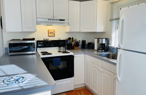 Oak Bluffs Cottage | Arrowsmith Cottage - Oak Bluffs - 1 mi to Eastville Point Beach via bike path.