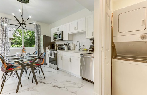 Wynwood Art District Apartment | ArTease 3: Walk to Wynwood & Design District