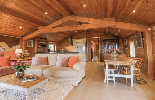 Longridge Cottage | ARTISAN LODGE, pet friendly, with open fire in Longridge