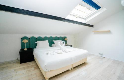 Montreuil Villa | Artist Loft Experience Stylish 4-Bedroom Stay