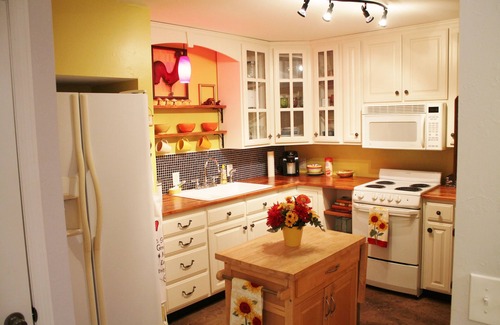 Nashville Apartment | Artsy Full Apartment 15 minutes from Downtown Nashville
