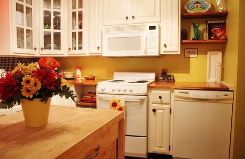 Nashville Apartment | Artsy Full Apartment 15 minutes from Downtown Nashville