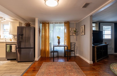 Bay VIew Addition Hotel | Artsy, Pet-Friendly, Relaxing Escape Near St. Andrews Bay in Panama City Florida