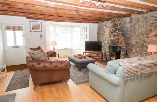 Nefyn House | Arwel