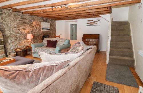 Nefyn House | Arwel