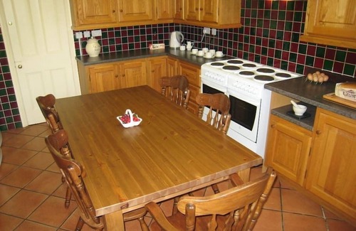 Callow Hill House | Ashleigh House - Sleeps up to 24 - Snooker table and HOT TUB