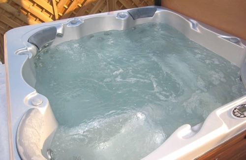 Callow Hill House | Ashleigh House - Sleeps up to 24 - Snooker table and HOT TUB