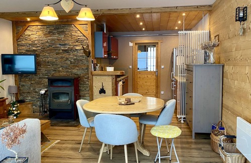 Premanon Apartment | At the foot of the slopes balcony with view and wood-burning stove