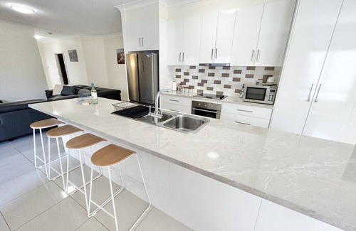 Port Hughes Apartment | Atlantis - Modern Well Equipped Home Near the Beach