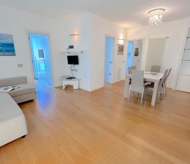 Fogliano Marina Apartment | Attico Alba -Flexrent Abissinia