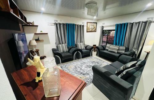 Livingstone Apartment | Austin's Oasis Apartment