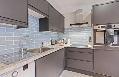 Burslem Apartment | Ava's City Stay Near Waterworld