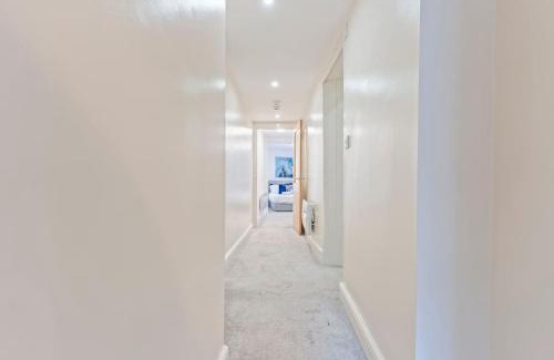 Burslem Apartment | Ava's City Stay Near Waterworld