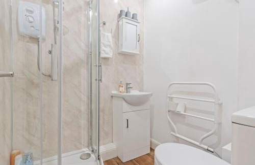Burslem Apartment | Ava's City Stay Near Waterworld