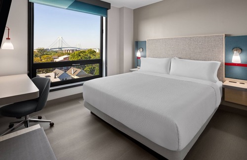 Bay Ridge Hotel | avid hotel Brooklyn Dyker Heights by IHG