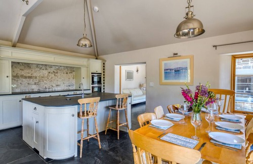 Putsborough Cottage | Award winning Cottage by the sea Tennis/SFast WIFI/Dogs/Jacuzzi 400m to beach