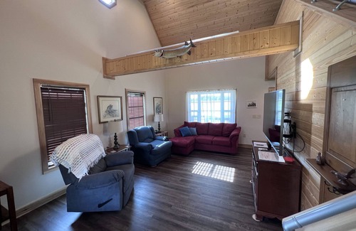 Farmers Cottage | Awesome Cabin Near Cave Run Lake and Morehead State University!