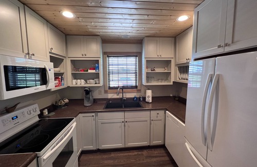 Farmers Cottage | Awesome Cabin Near Cave Run Lake and Morehead State University!