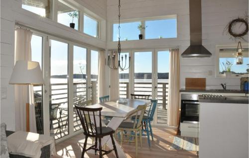 Amotfors House | Awesome Home In Åmotfors With Wifi