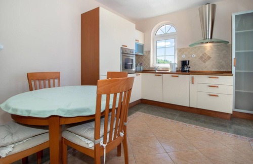 Klanfari House | Awesome home in Dramalj with WiFi