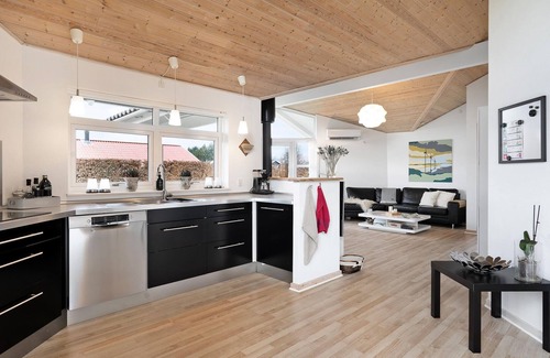 Pøt Strandby House | Awesome home in Juelsminde with WiFi