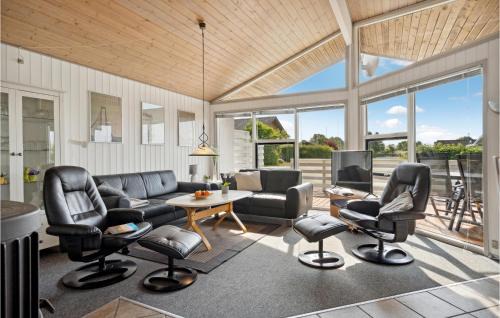 Pøt Strandby House | Awesome Home In Juelsminde With Kitchen