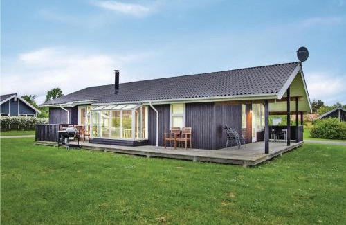 Pøt Strandby House | Awesome Home In Juelsminde With Kitchen