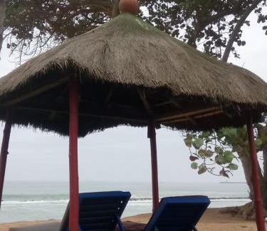 Lome Hotel | BACKPAKERS ROBiNSON Plage