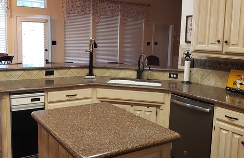 North Richland Hills House | Backyard haven, modern house in upscale subdivision