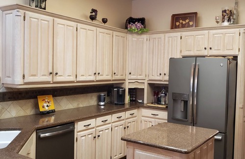 North Richland Hills House | Backyard haven, modern house in upscale subdivision