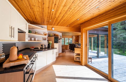 Carrbridge Cabin | Baddengorm Lodge - a lodge that sleeps 10 guests in 5 bedrooms