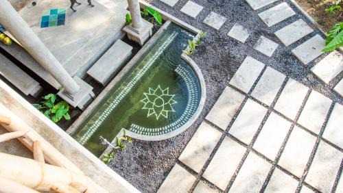 Gubat House | Baia Nest BUGIW Self-Service Cottage by the Road and Near the Beach, Pet Friendly with a Fee