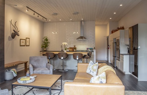 Nelson Condo | Baker Street Central - Balcony with amazing Street View