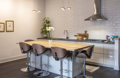 Nelson Condo | Baker Street Central - Balcony with amazing Street View