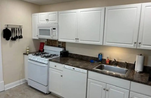 Morgantown Cottage | Bakers Ridge Cottagen- Near WVU Evansdale Campus, hospitals, stadium, & coliseum