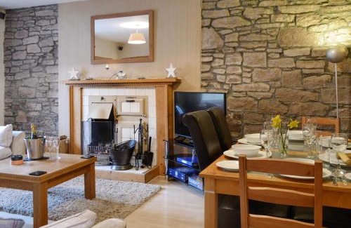 Glenisla House | Baldowrie Farm Cottage