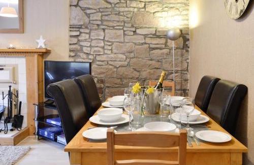 Glenisla House | Baldowrie Farm Cottage