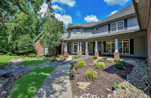 Tuscaloosa House | Bama Lakeside Retreat-Pools, Lake, Child & adult fun! Special Summer Rates!