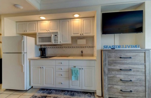 Ortona Park House | Bang For Your Buck Ocean View Hotel Condo with Kitchen