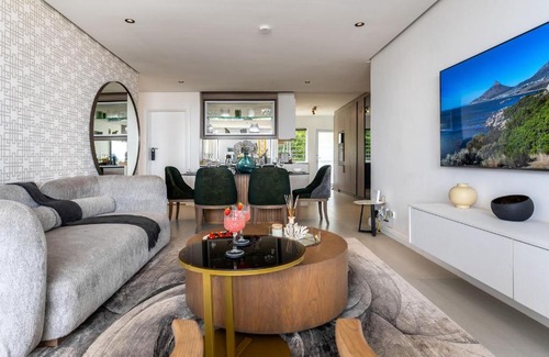 Bantry Bay Apartment | Bantry Alanda - Modern Apt in Bantry Bay with views