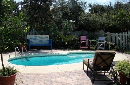 Seagrove Beach Cottage | 'Barbie's Beach House'.Perfect Cottage Steps from Beach heated pool