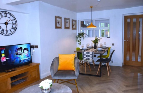 City Centre House | Bard's Nest Scholars Cottage, Central Stratford, 5 mins walk to RSC