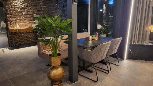 Kessel Hotel | Baron Frits
