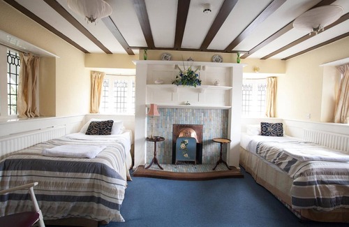Wolverhampton Hotel | Barons Court Hotel