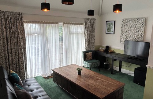 Wolverhampton Hotel | Barons Court Hotel