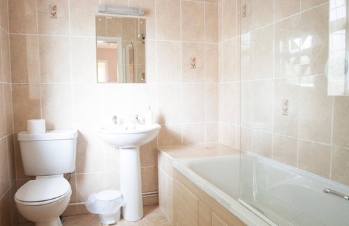 Wolverhampton Hotel | Barons Court Hotel