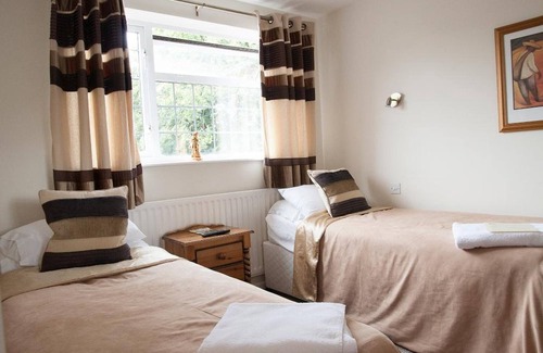 Wolverhampton Hotel | Barons Court Hotel