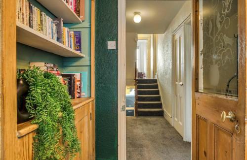 Northcote Apartment | Battersea Rise 3BED Urban Escape