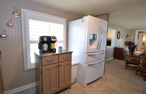 Trailer Estates House | Bay Cottage - 940 sq Ft! Luxury for Your Stay - 30 Day Rental - 55+ Community