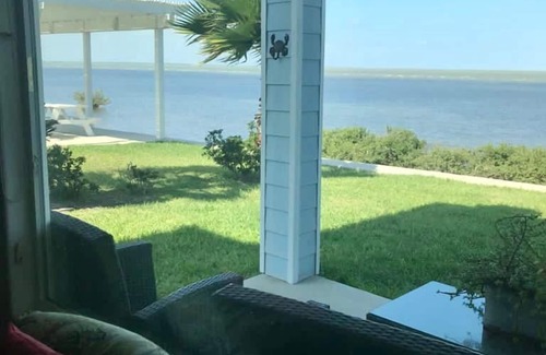 Port Isabel House | BAY FRONT HOME, minutes away from SPI, in a gated Subd. The Perfect Stay!